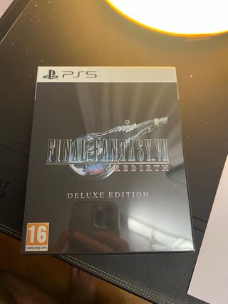 Final Fantasy VII Remake y Rebirth precintados pal