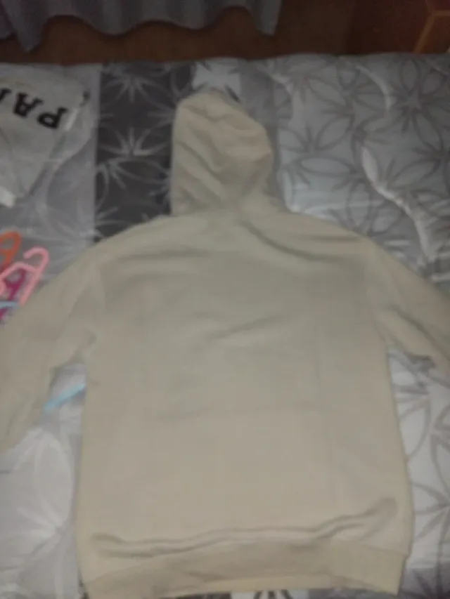 Confezione da 2 felpe Umbro. Grigio e beige.