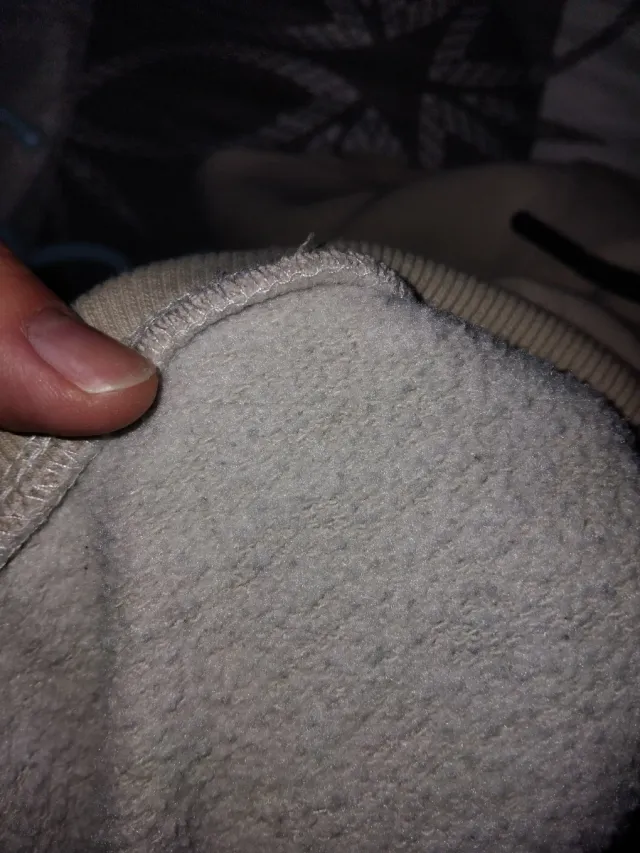 Confezione da 2 felpe Umbro. Grigio e beige.