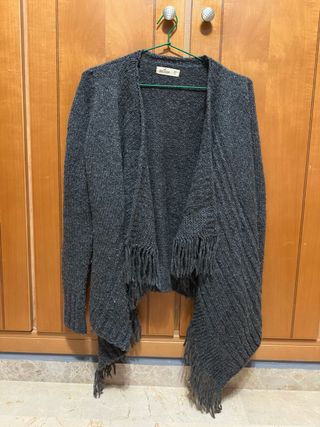 Chaqueta Hollister gris con flecos Talla XS