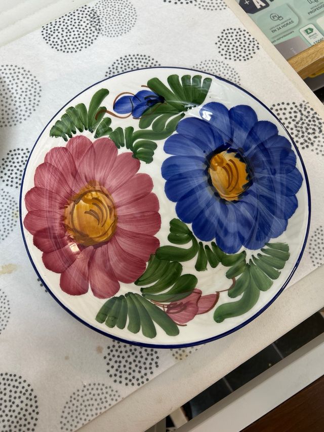Plato decorativo flores pintadas a mano