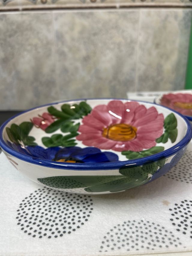 Plato decorativo flores pintadas a mano