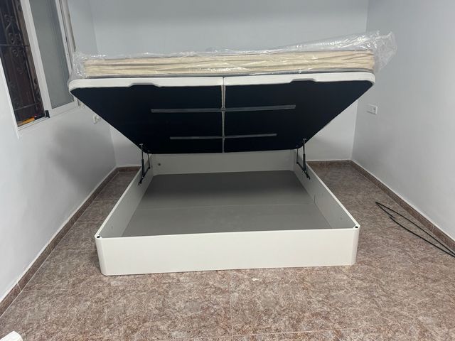 CANAPÉ 180x200 BLANCO CON COLCHÓN – NUEVO