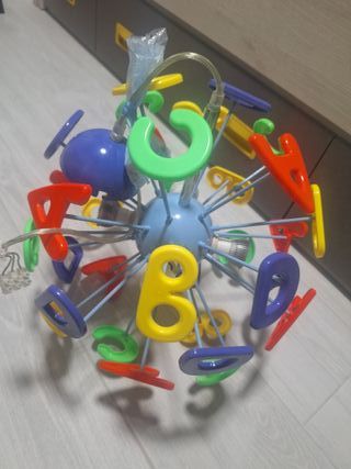 Lámpara infantil con letras de colores