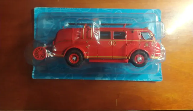 4 Camiones Pegaso a Escala