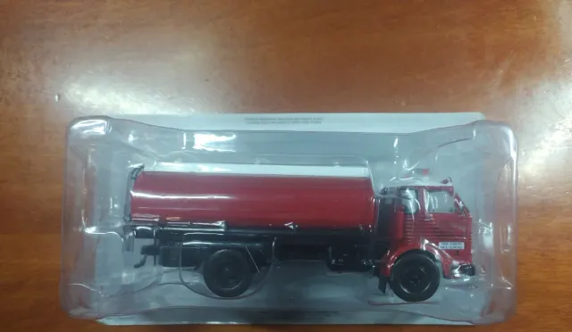 4 Camiones Pegaso a Escala