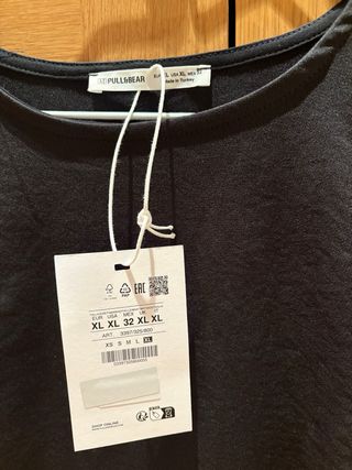 Vestido negro ajustado corto