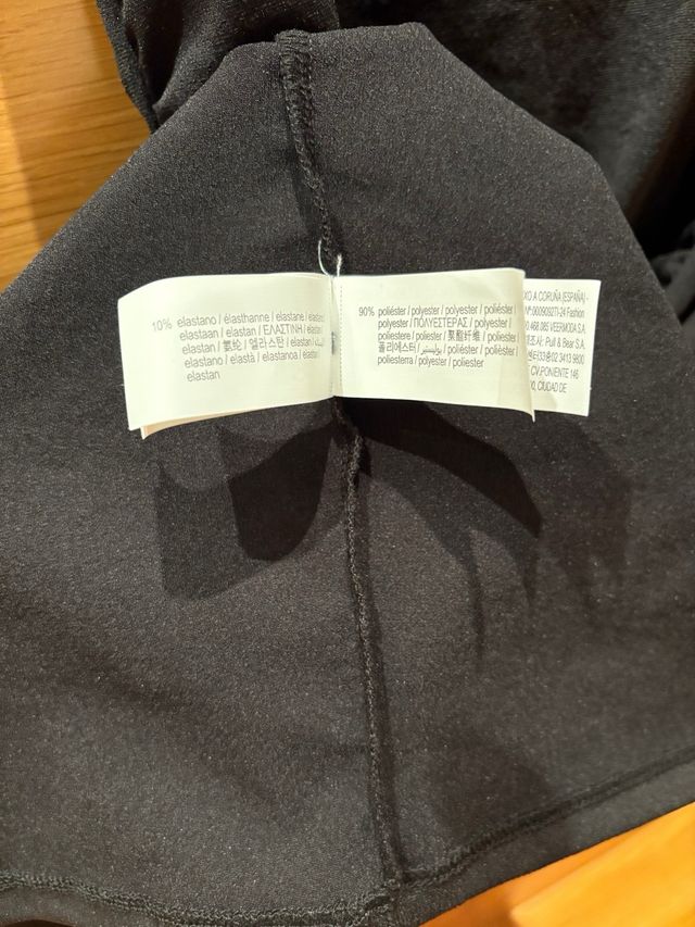 Vestido negro ajustado corto