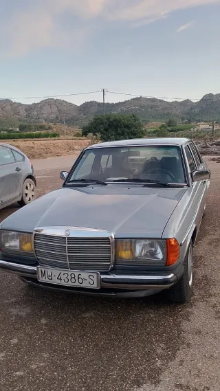 Mercedes-Benz 300d 1982