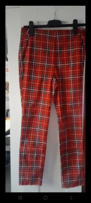 Pantalones de cuadros rojos