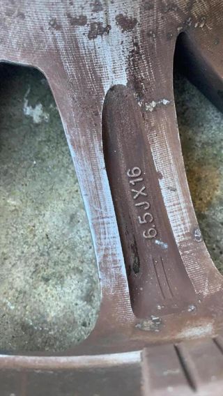 Llanta r16 hyundai ix35 sle 2wd 214426