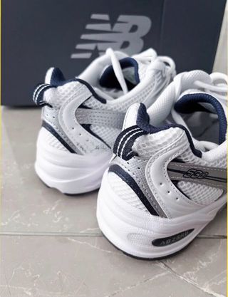 Zapatillas New Balance 530 blancas y azules