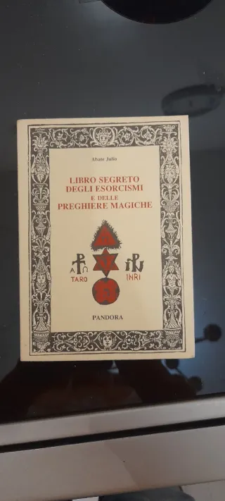 Libro segreto degli esorcismi e degli incantesimi