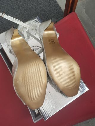 Sandalias fiesta Victoria Delef plateadas