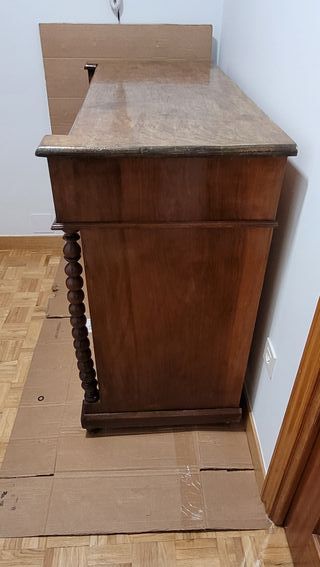 Cómoda antigua de madera