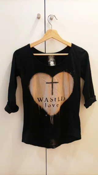 Camiseta Corazón Gótico.