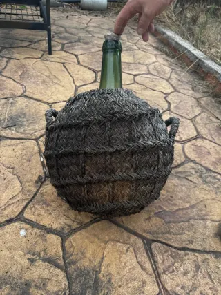 Botijo antiguo de vidrio con asas