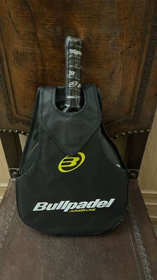 Pala de padel JUNIOR Bullpadel Hack 22jr mochila