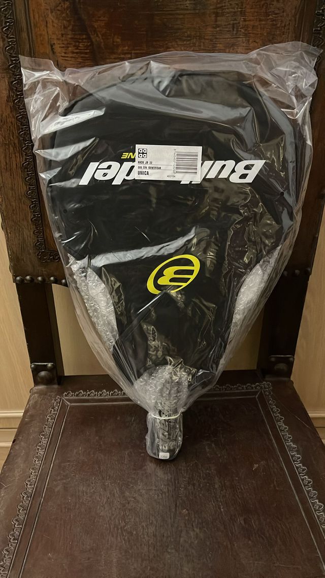 Pala de padel JUNIOR Bullpadel Hack 22jr mochila