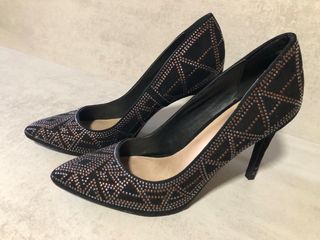 Zapatos tacón Stiletto negros con pedrería T.40