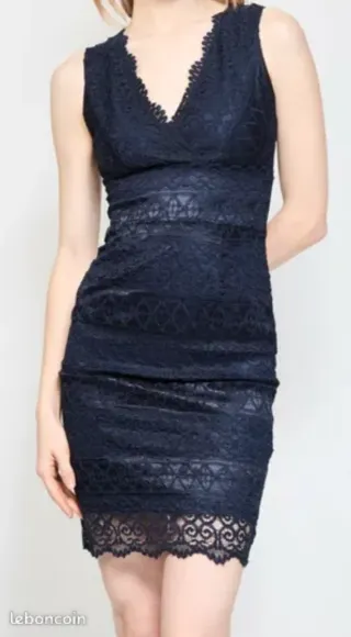 Vestido tubo encaje Lipsy azul marino