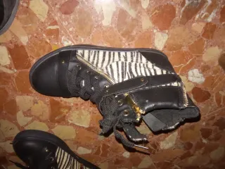 Botín cremallera estampado cebra