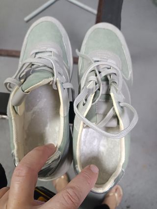 Zapatos Geox verdes y plateados
