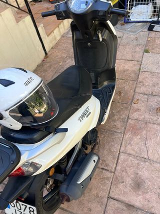Peugeot Tweet 125 Blanca inyeccion 2017 itv 2027