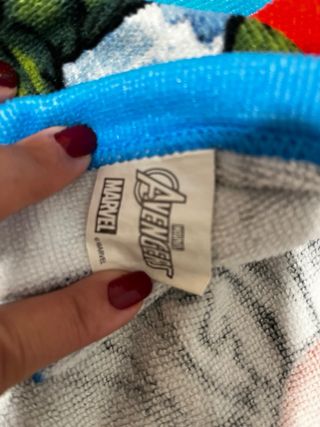 Albornoz Infantil Marvel Avengers Talla Única