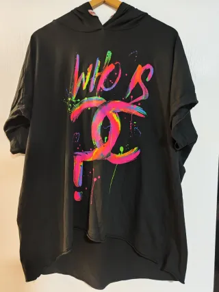 Camiseta negra dibujo fosforito 