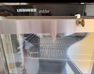 Nevera expositora pequeña Liebherr