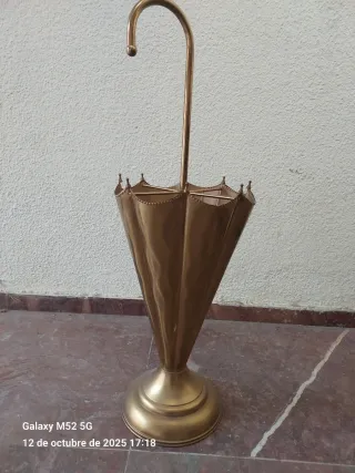 Paragüero dorado estilo paraguas