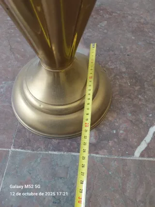 Paragüero dorado estilo paraguas