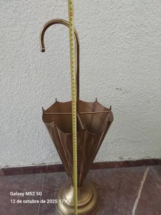 Paragüero dorado estilo paraguas