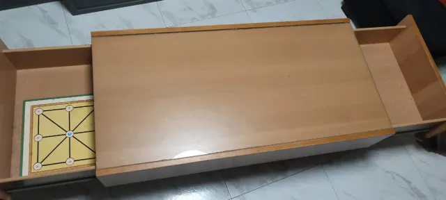 Mesa de salón con cajones