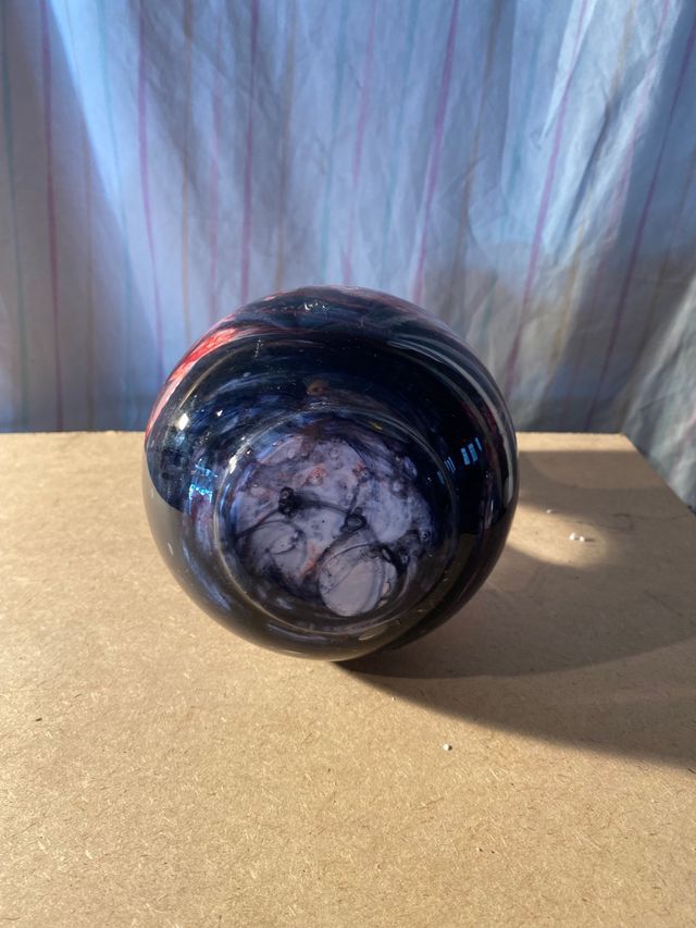 Florero de cristal con diseño marmoleado