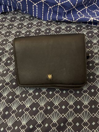 Bolso Zara negro con cadena dorada