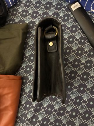 Bolso Zara negro con cadena dorada