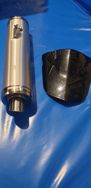 Suzuki GSXR 600 Silenciador y Colín