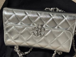 Bolso de piel auténtica plateado con cadena