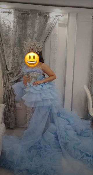 Vestido de fiesta azul y plateado