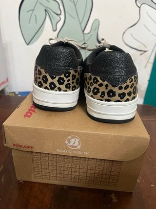 Sneakers Bata Nero Lucido Dettagli Oro Tg. 37