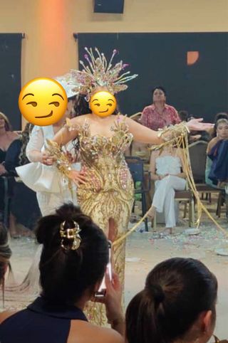 Vestido de fiesta dorado y rosa