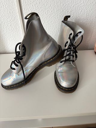 Botas Dr. Martens Plateadas Holográficas