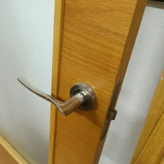 Puerta interior madera con cristal