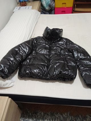 Cazadora negra brillante