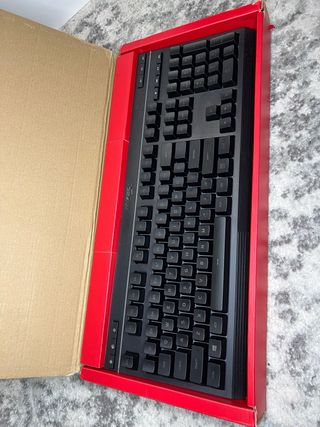 Teclado gamer HyperX Alloy Core RGB Negro nuevo