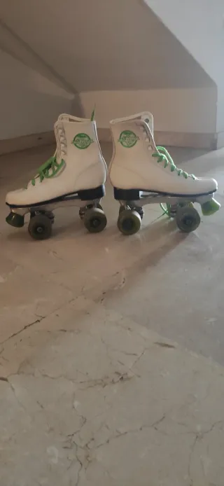 Patines vintage blancos y verdes