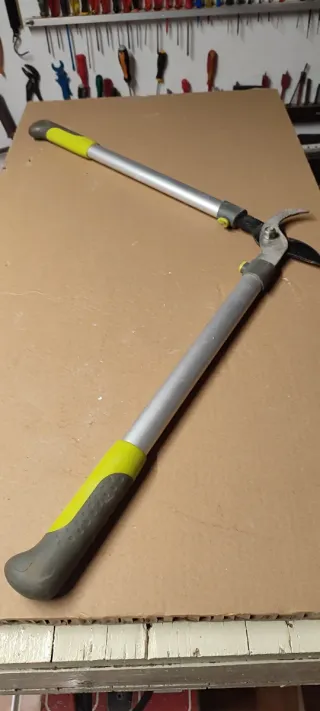 Tijeras de podar con mangos ergonómicos