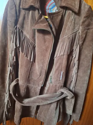 Chaqueta ante con flecos y cinturón
